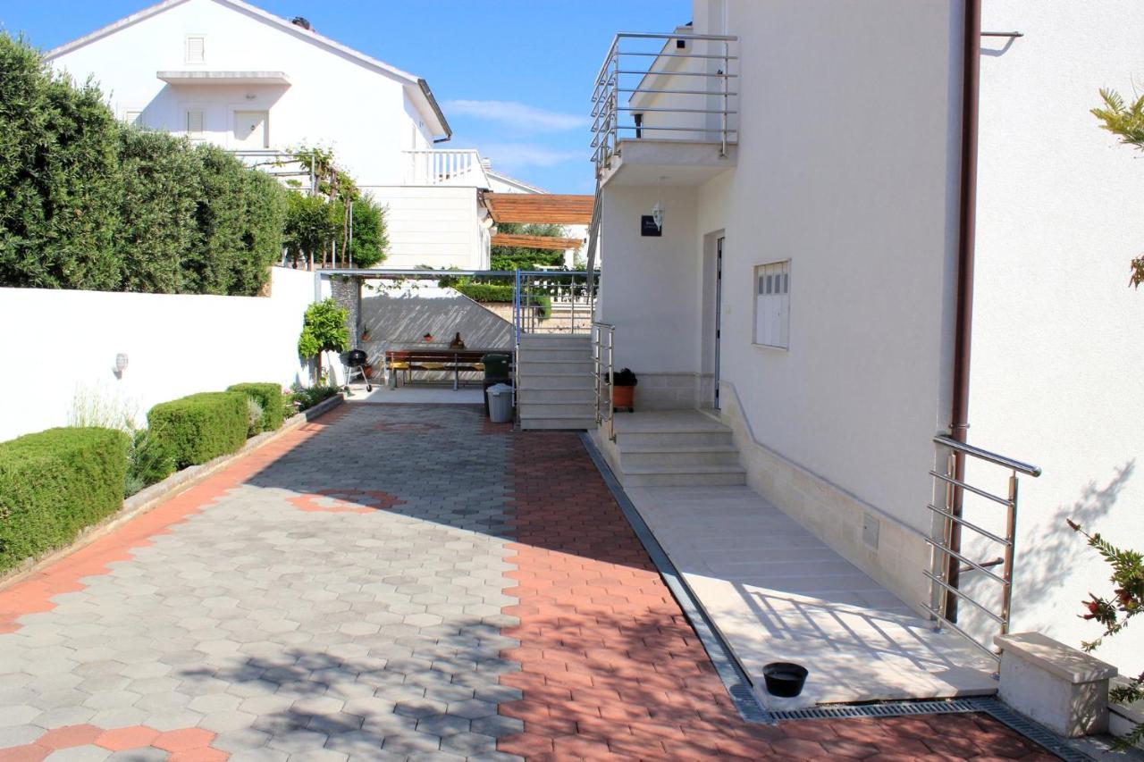 Villa Marta Apartmani โตรกีร์ ภายนอก รูปภาพ