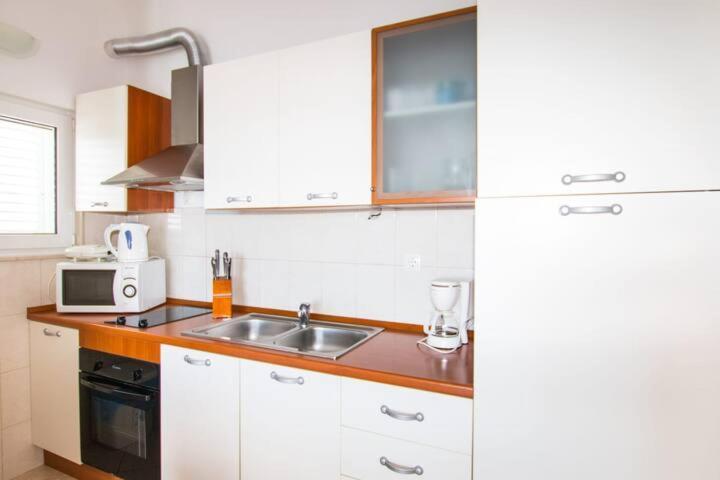 Villa Marta Apartmani โตรกีร์ ภายนอก รูปภาพ