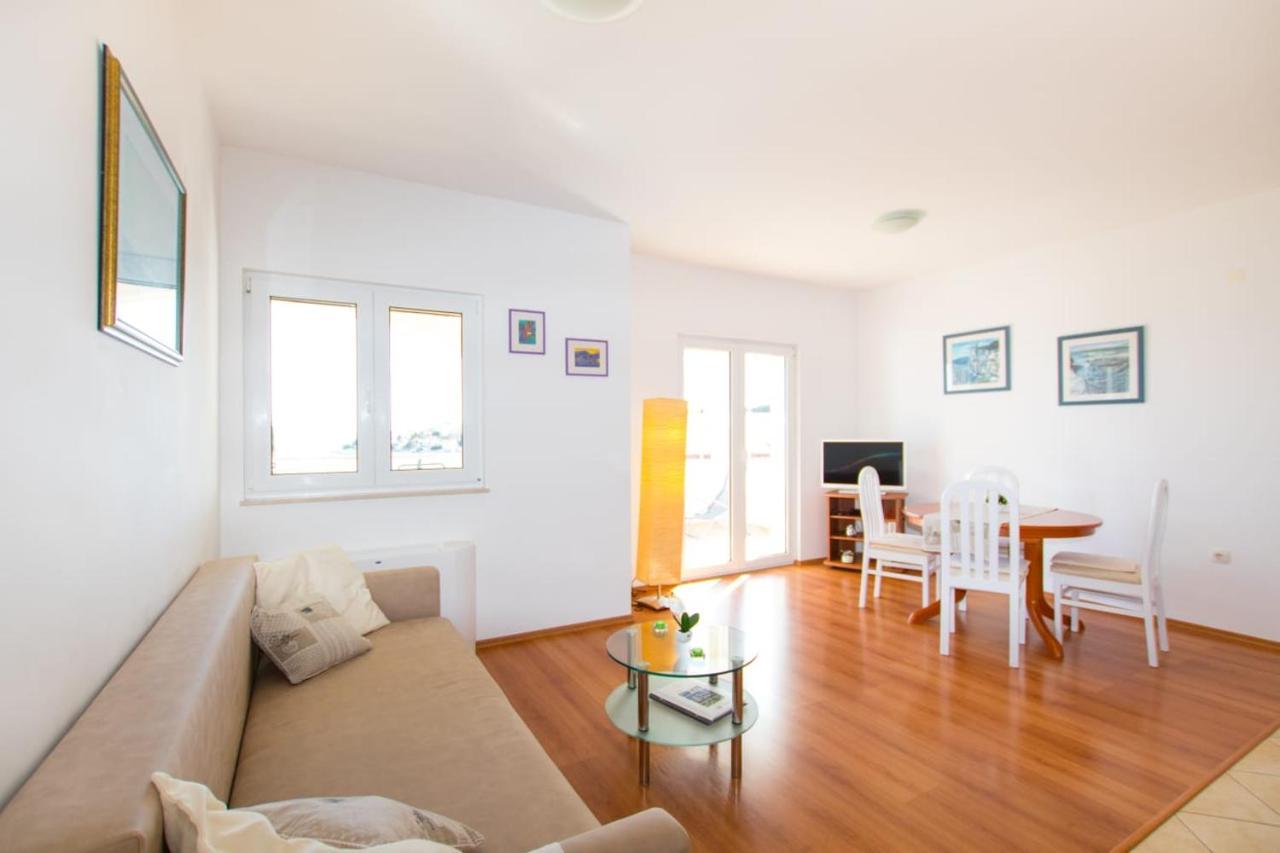 Villa Marta Apartmani โตรกีร์ ภายนอก รูปภาพ