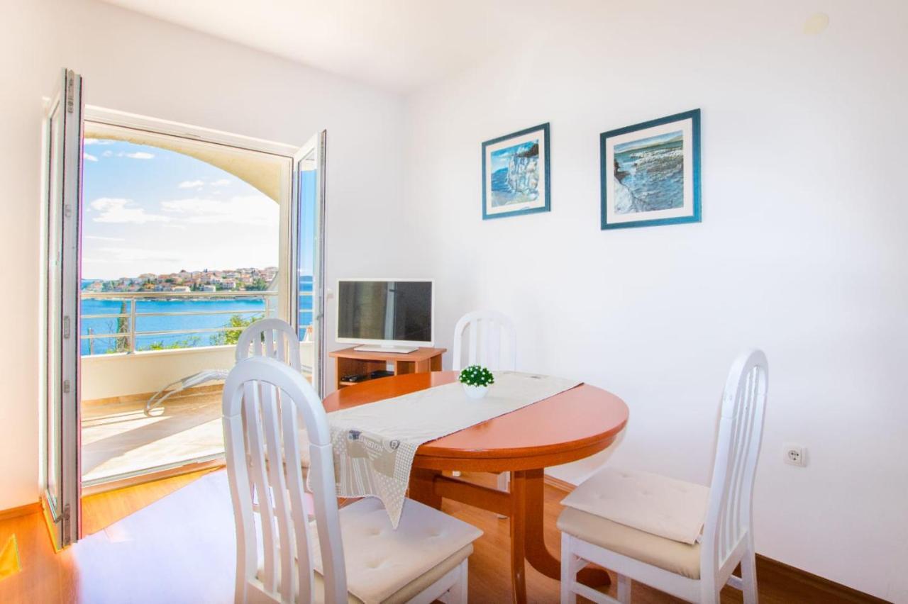 Villa Marta Apartmani โตรกีร์ ภายนอก รูปภาพ