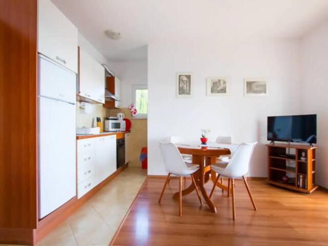Villa Marta Apartmani โตรกีร์ ภายนอก รูปภาพ