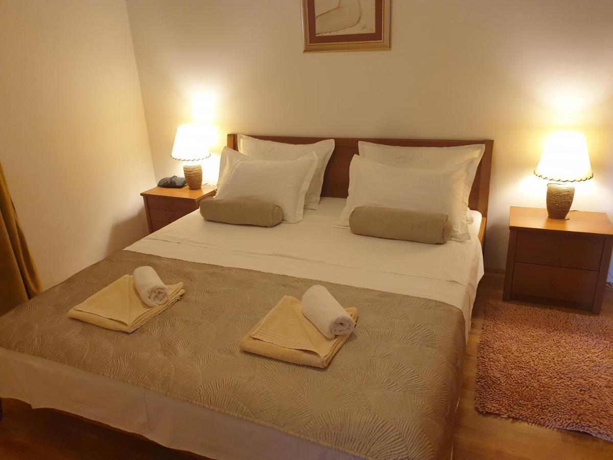 Villa Marta Apartmani โตรกีร์ ภายนอก รูปภาพ